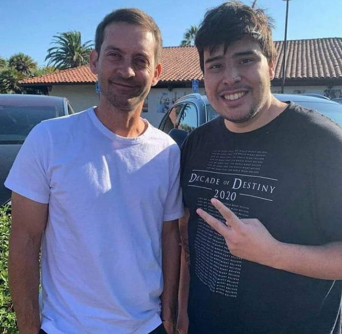 Recent photo of Tobey Maguire with a fan. Are y'all excited to ...