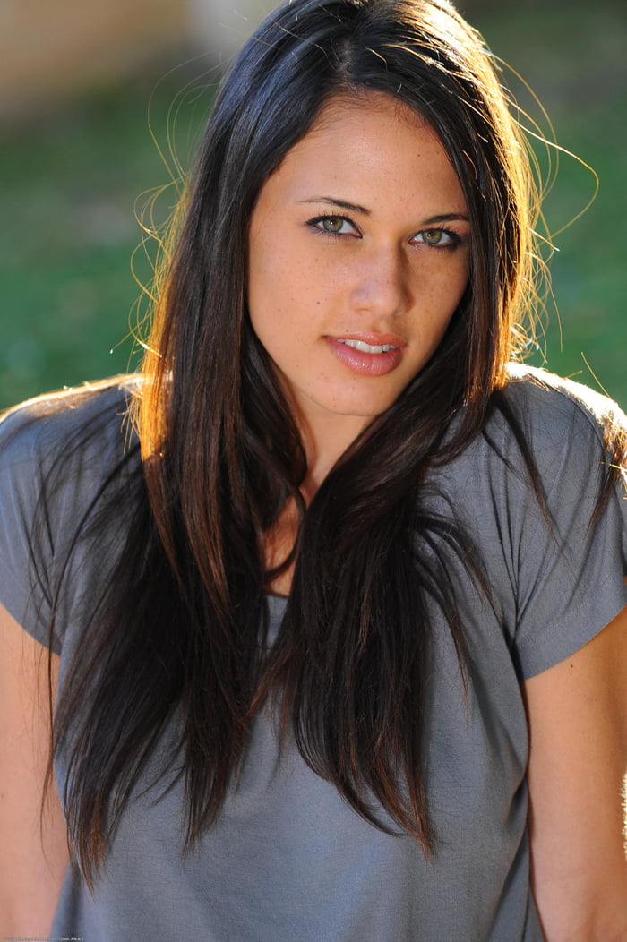 Tiffany Thompson - 9GAG