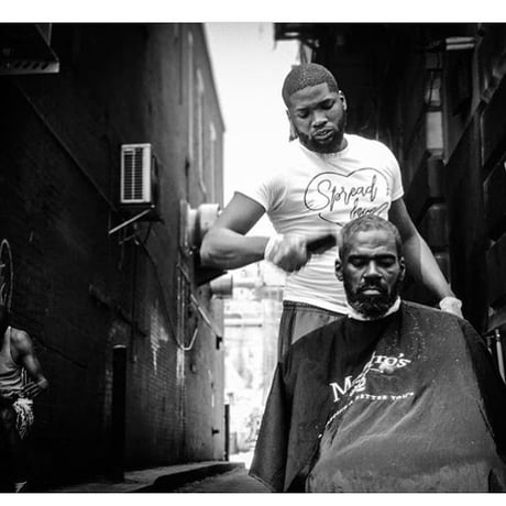 Street Barber Offers Free Haircuts To Homeless Gets Gifted