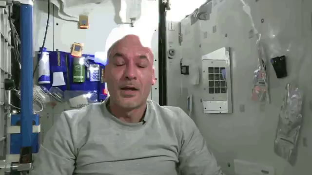 Washing your head in space - 9GAG