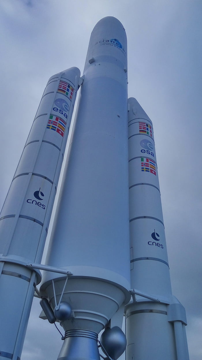 1:1 model of Ariane 5 in Le Bourget, Paris - 9GAG