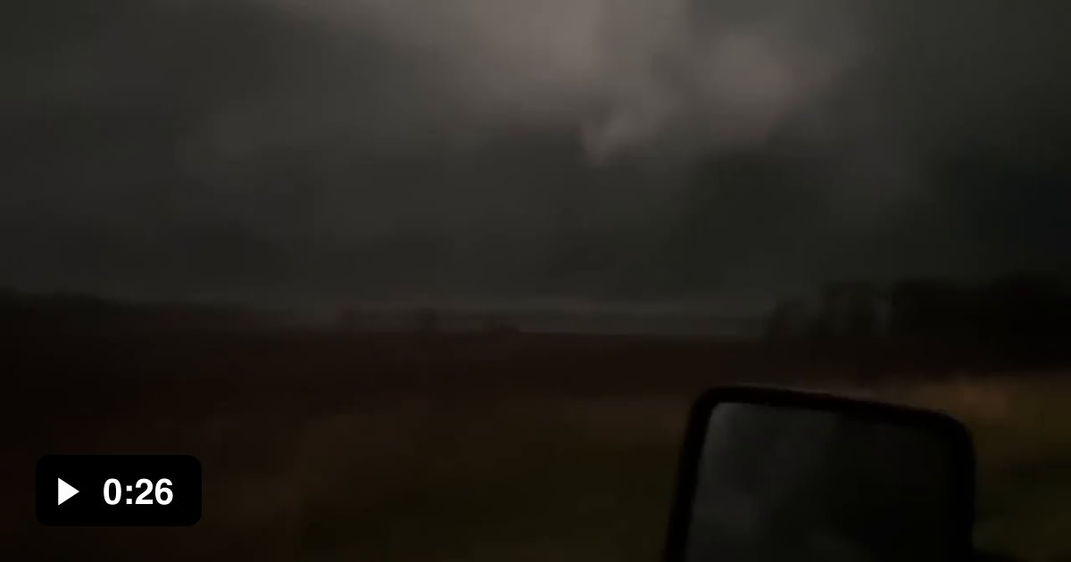 Massive tornado in Linneus Missouri last night 9GAG