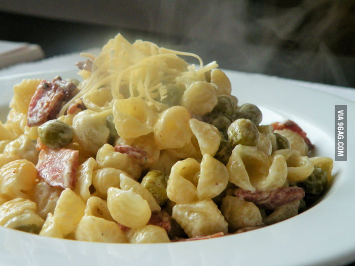Creamy pasta with green beans and pancetta, recipe by Jamie Oliver 9GAG