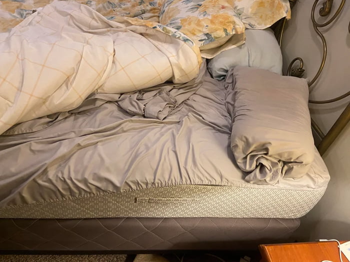 When the fitted sheet keeps doing this 9GAG