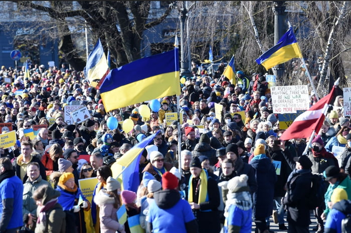 Russian speaking protesters in SUPPORT to Ukraine, Latvia happening ...