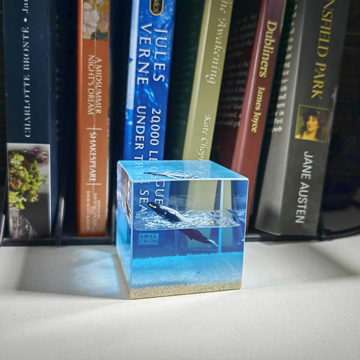 Humpback whale resin diorama - 9GAG