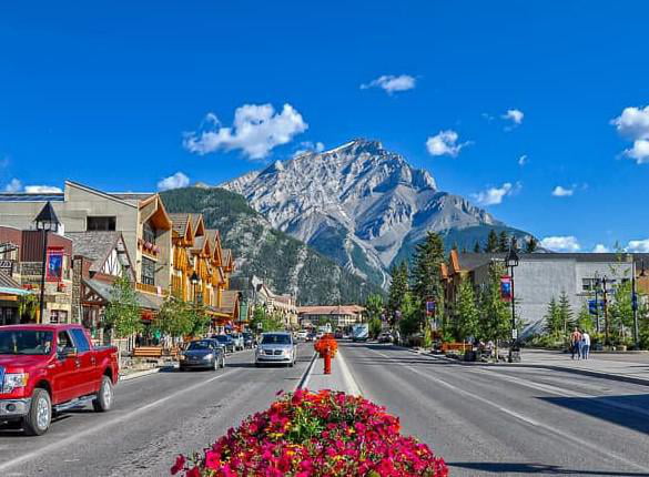 Banff Avenue , Alberta , Canada - 9GAG