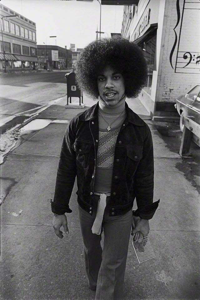 A 17 year old Prince at the beginning of his career, 1975 - 9GAG