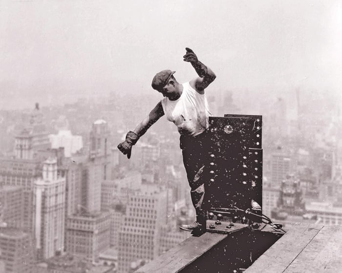 Steel worker stands precariously close to the edge on the Empire State ...