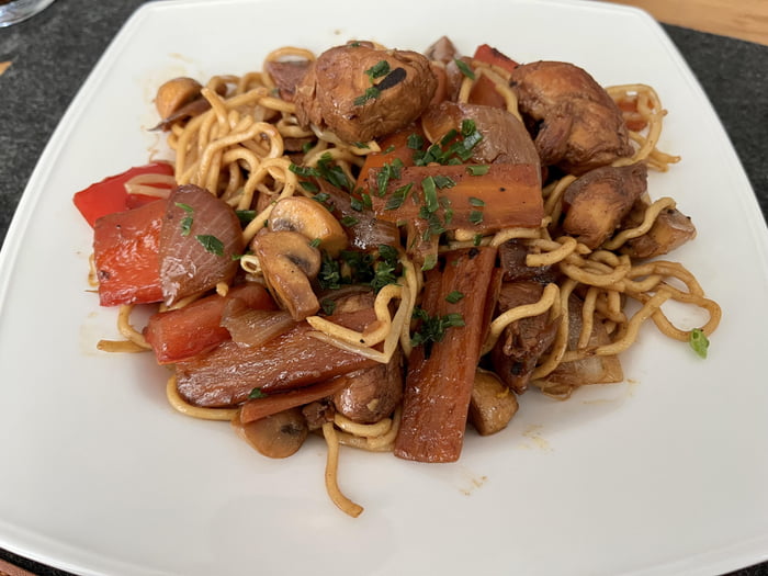 Fried Noodles With Marinated Teriyaki Chicken 9gag