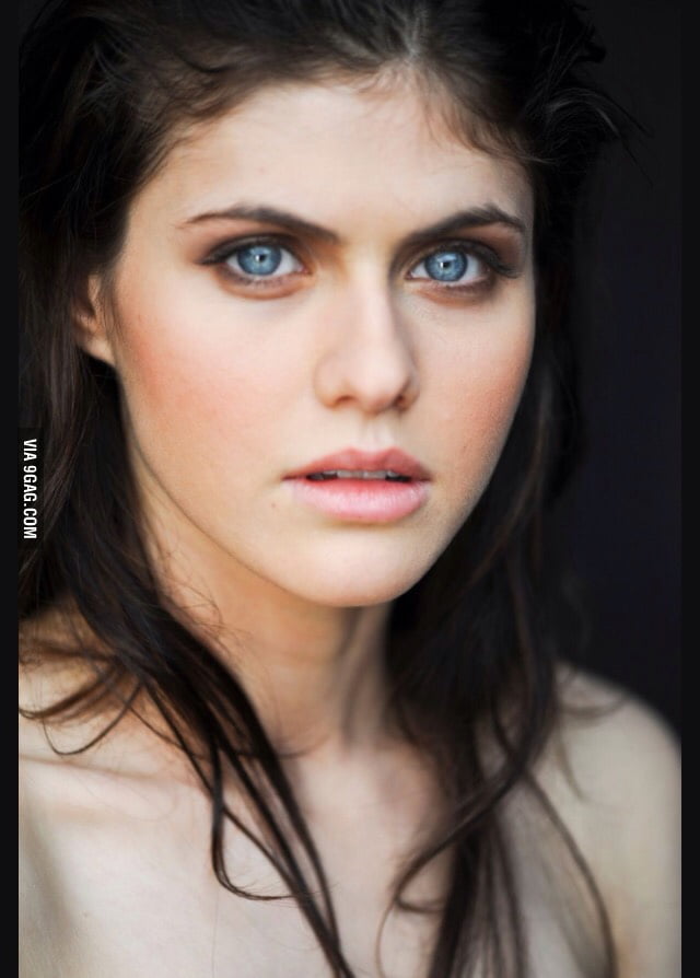 Alexandra Daddario .. Bluest eyes I've ever seen - 9GAG