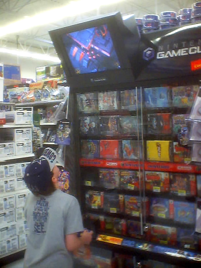 Nintendo Gamecube Store Demo Being Used 2001 9GAG