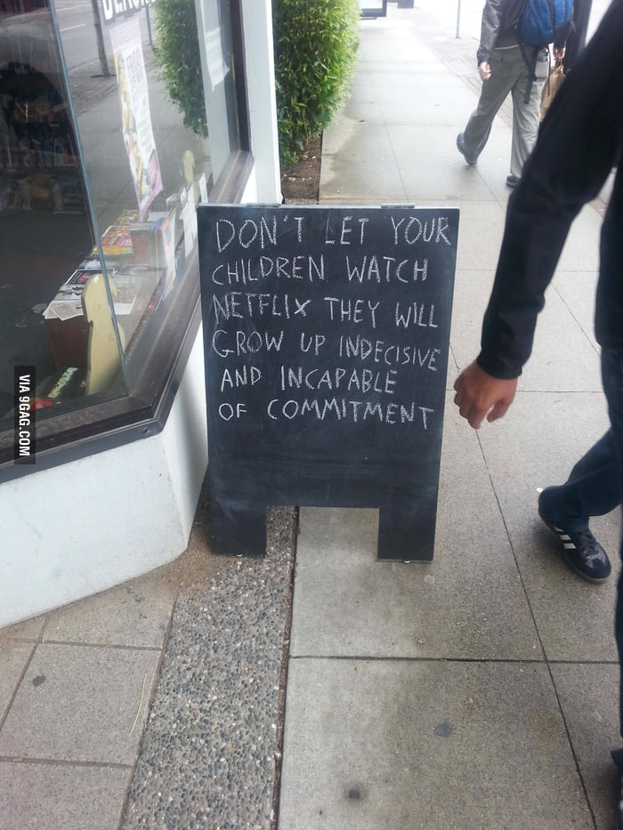 outside-one-of-the-only-remaining-video-rental-stores-9gag