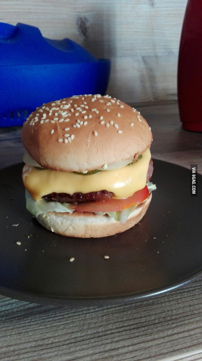 Selfmade burger. - 9GAG