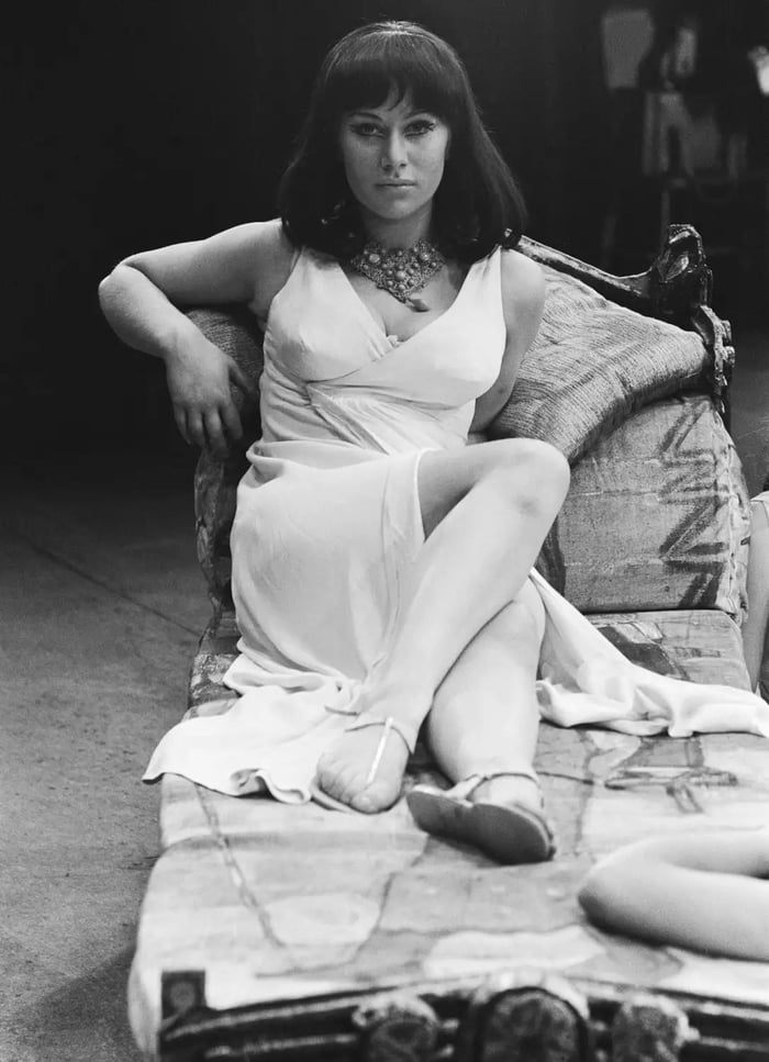 1965 Helen Mirren (as Cleopatra) - 9GAG