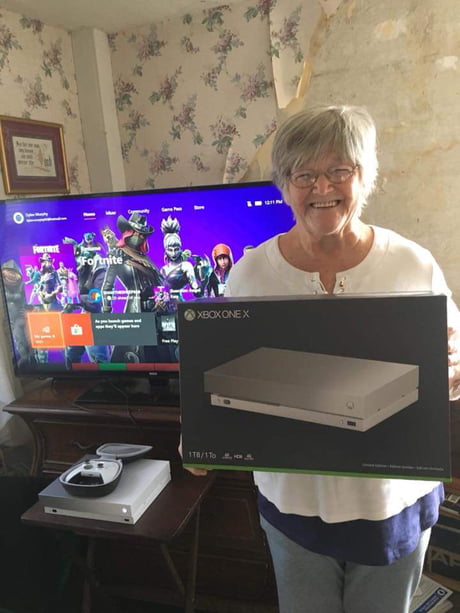 Granny Won An Xbox From Taco Bell 9gag