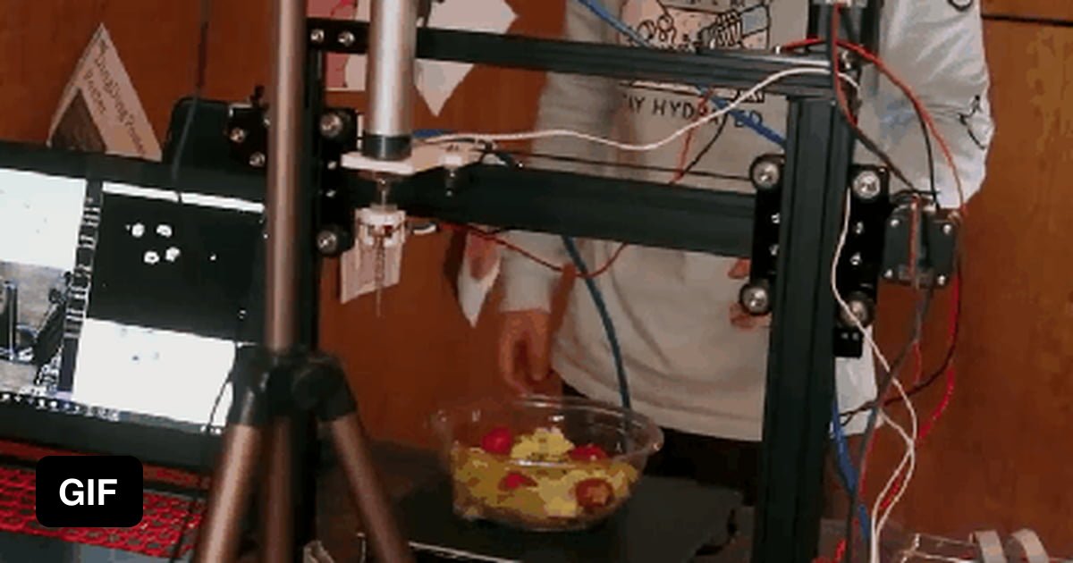 Michael Reeves Machine Michael Reeves makes a machine that stabs tomatoes out of his salad - 9GAG
