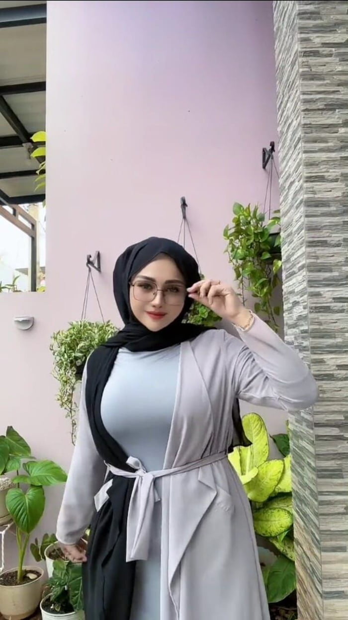 Indo Jilbab Series #3 (Link in Comment) - 9GAG