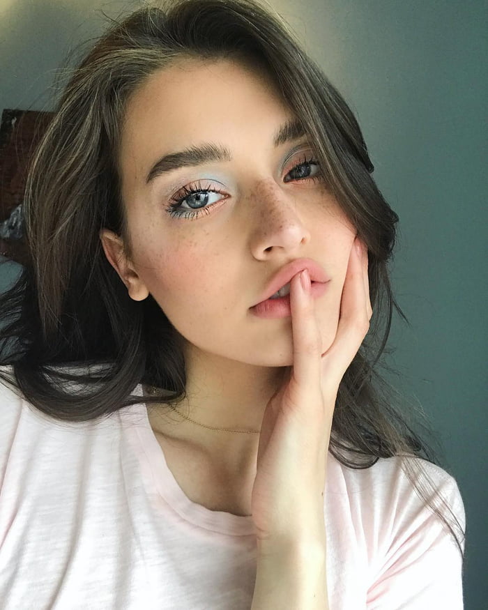 Jessica Clements - 9GAG