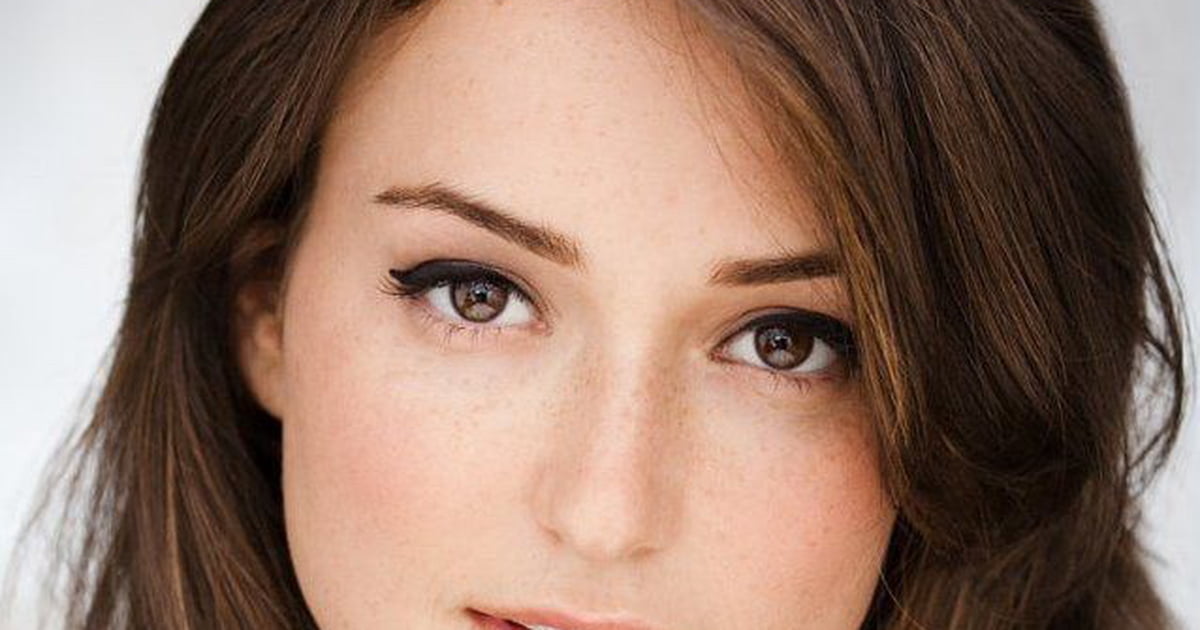 Milana Vayntrub (AT&T Ad Girl) - 9GAG