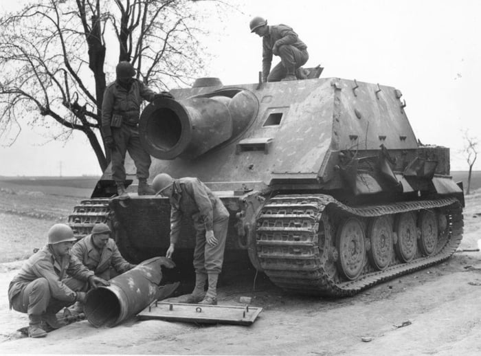 Soldiers of the US 9th Army examine an abandoned Sturmtiger, Germany ...