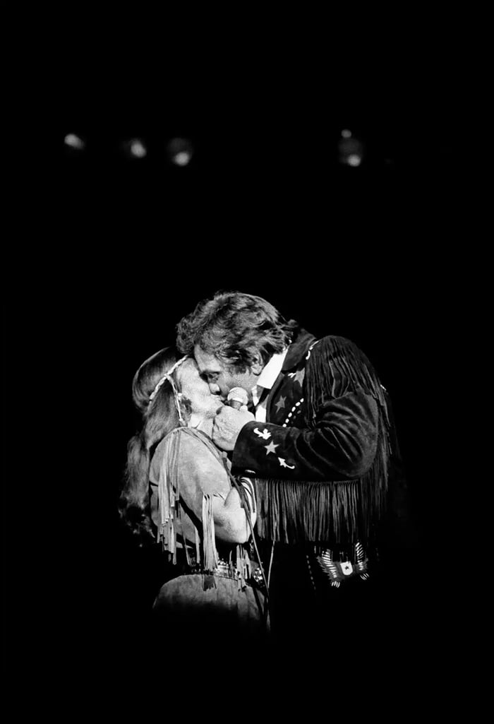 Johnny cash and june carter 1982 9gag