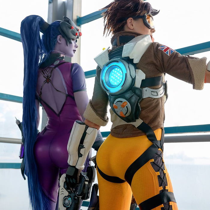 Widowmaker And Tracer Cosplay   9GAG