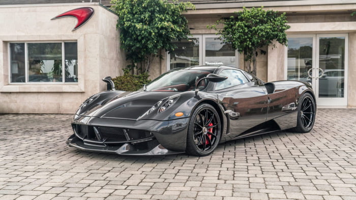 Pagani Huayra черная