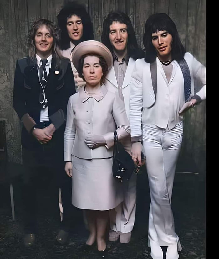 She said queen. The Queen and i. Queen Queen II 1974.