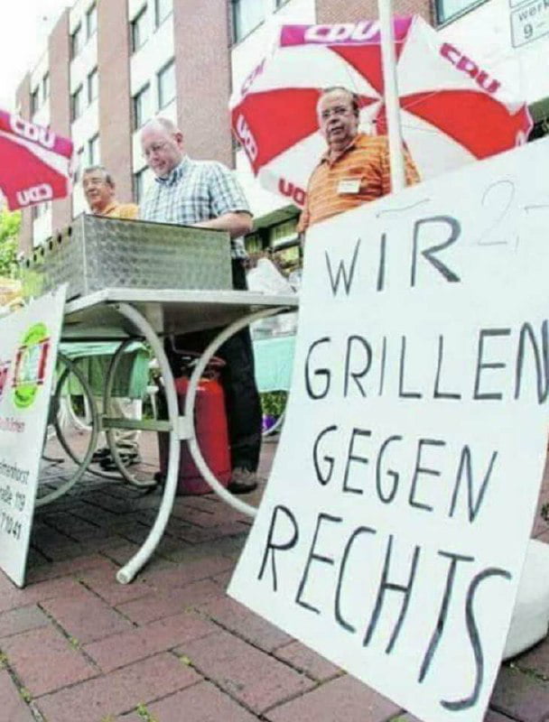 "Die CDU Grillt Würstchen Gegen Rechts" - 9GAG