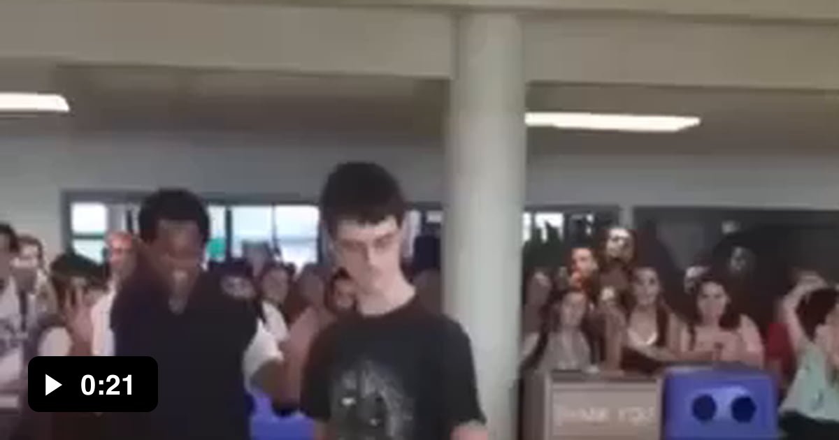 And the crowd goes wild - 9GAG