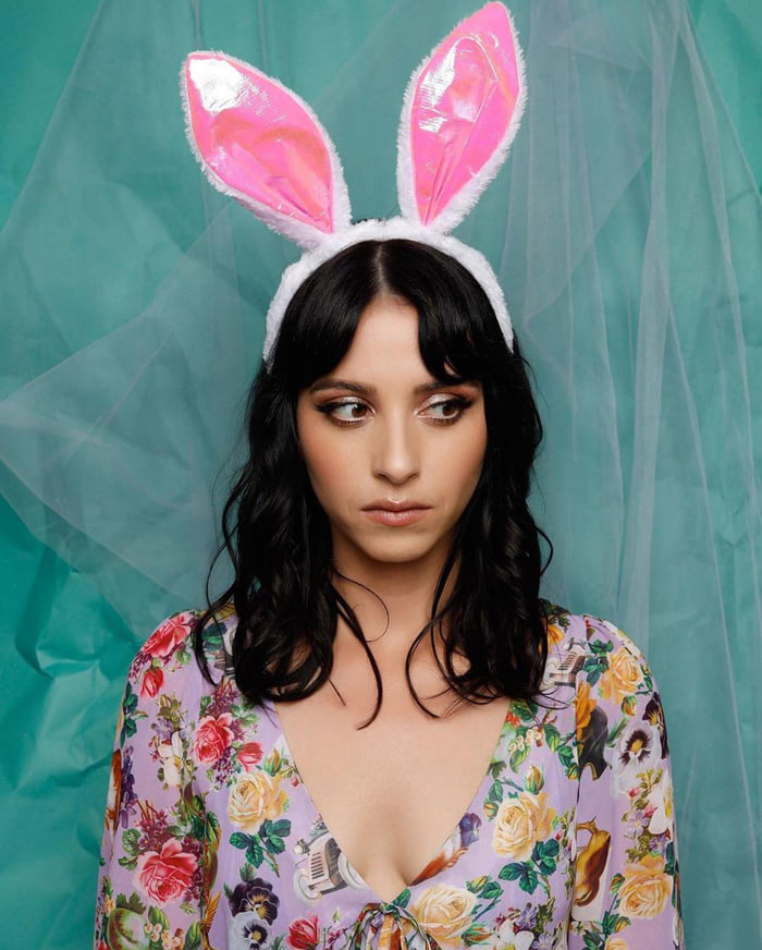 Gorgeous comedian Sara Weinshenk - 9GAG