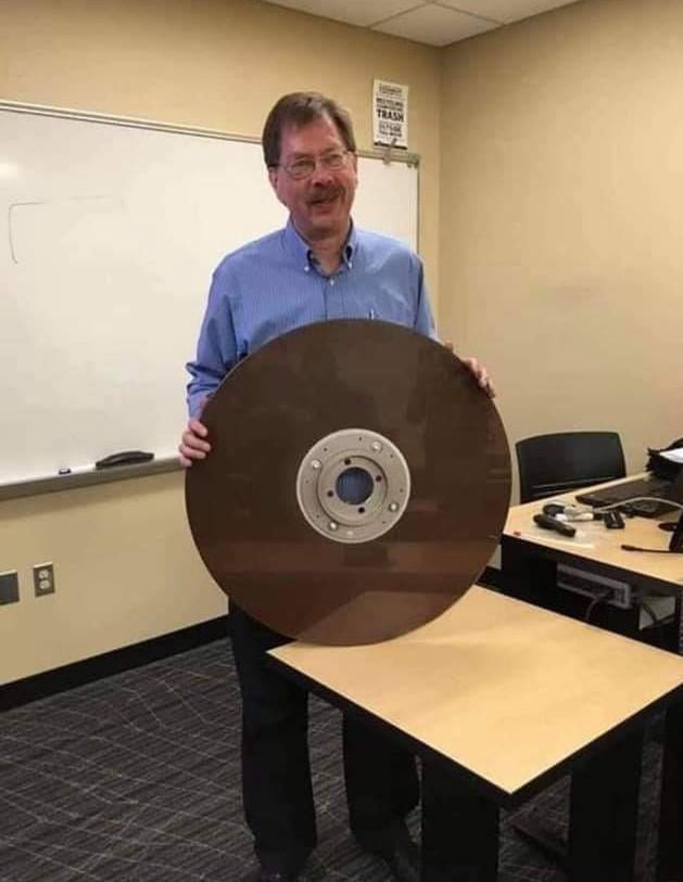 disk-drive-storage-invented-by-ibm-in-1964-with-a-storage-capacity-of-1