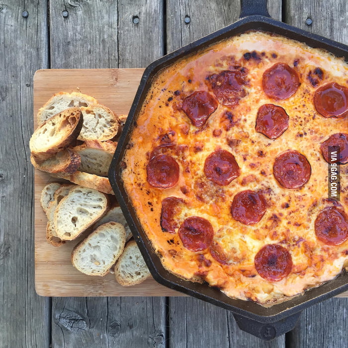 Pizza dip made in cast iron 9GAG