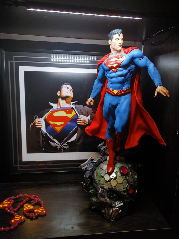 Sideshow Collectibles Superman Premium Format Statue - 9GAG
