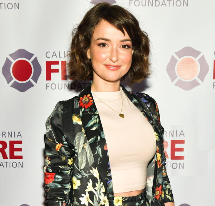 Milana Vayntrub - 9GAG