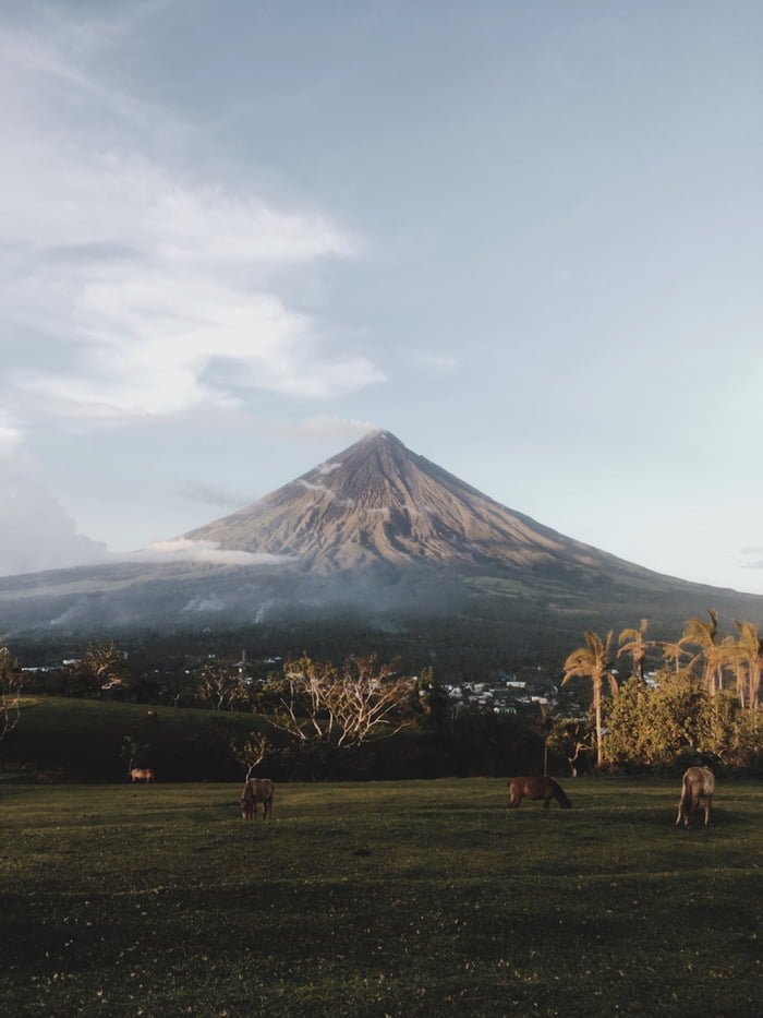 Ain’t she a beaut? (Mt. Mayon, Philippines) - 9GAG