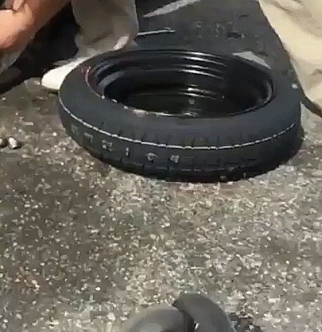 Changing a flat tire - 9GAG