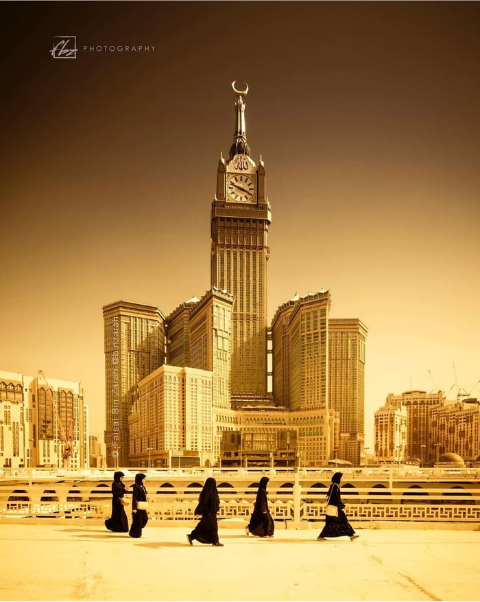 makkah-al-mukarramah-and-the-biggest-clock-tower-in-the-world-9gag