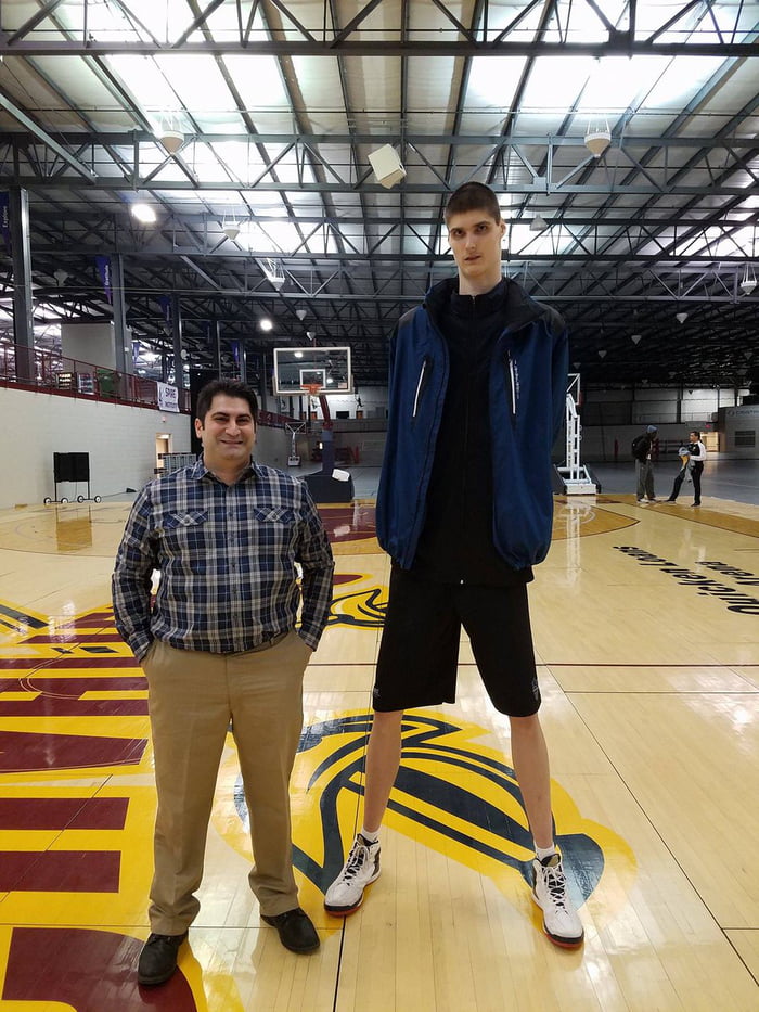 7 Foot 7 High 16 Year Old Romanian Basketball Star Robert Bobroczky