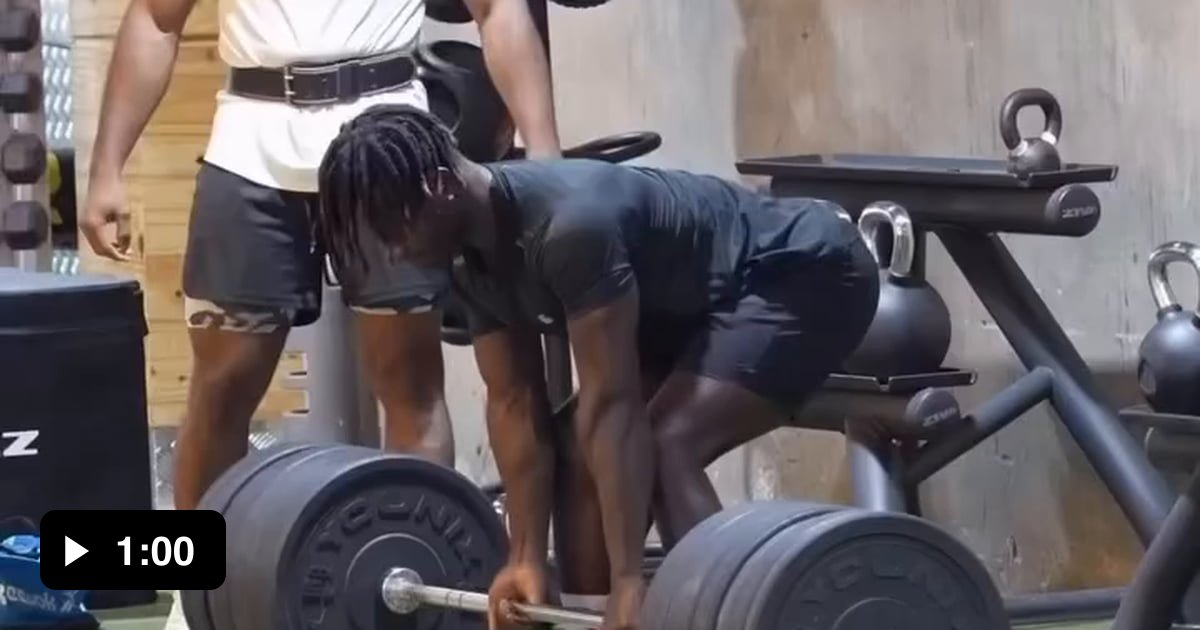Powerlifter trolling bodybuilders 9GAG