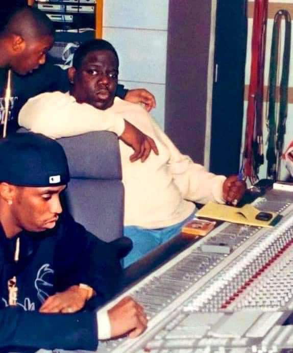 Even Biggy knew he had to keep an eye on P Diddy at all times 9GAG