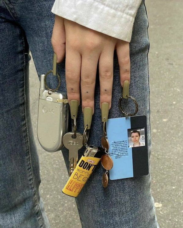 When women's pants don't have pockets 9GAG